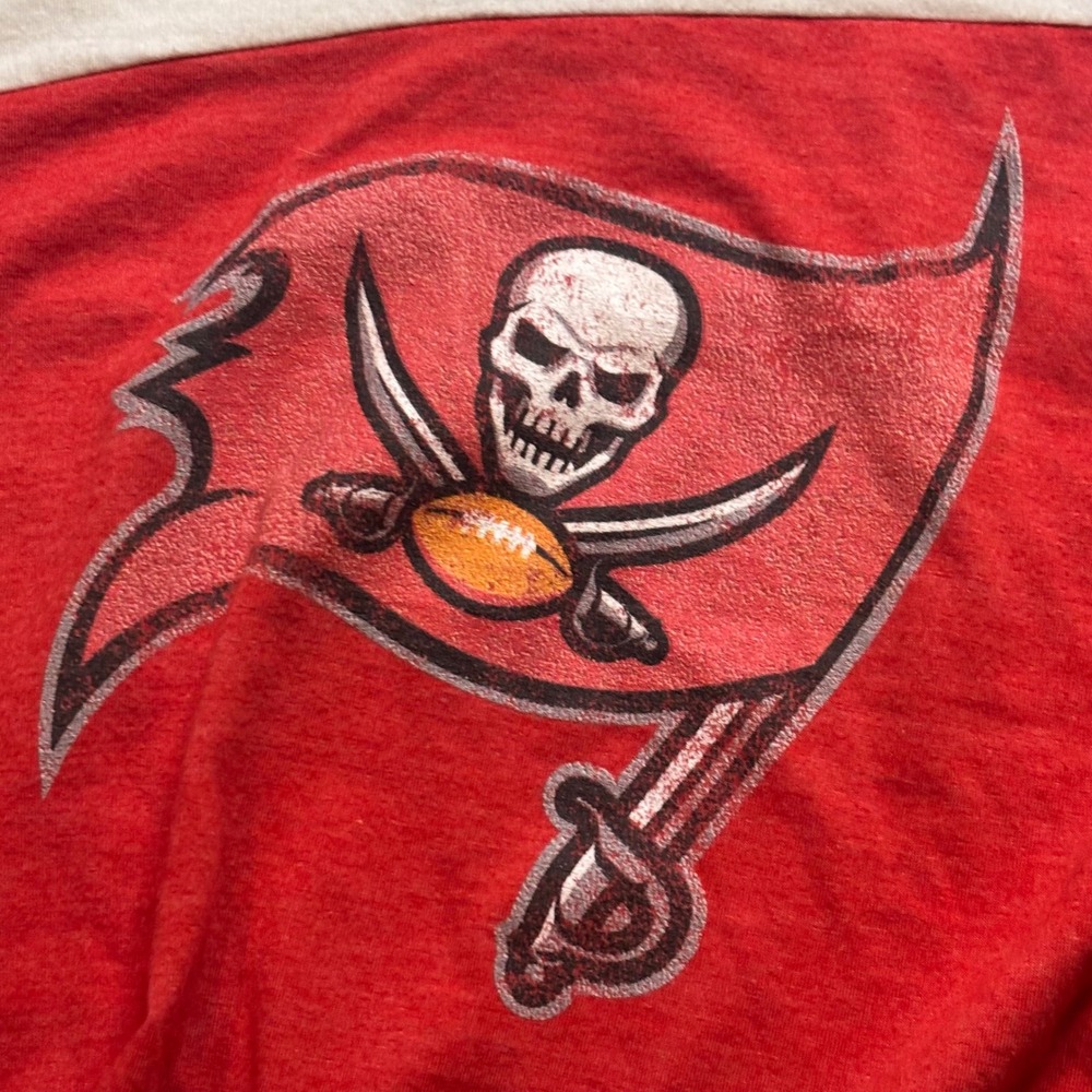 NFL Pro Line Fanatics Tampa Bay Buccaneers Women Red White V-Neck Shirt Medium